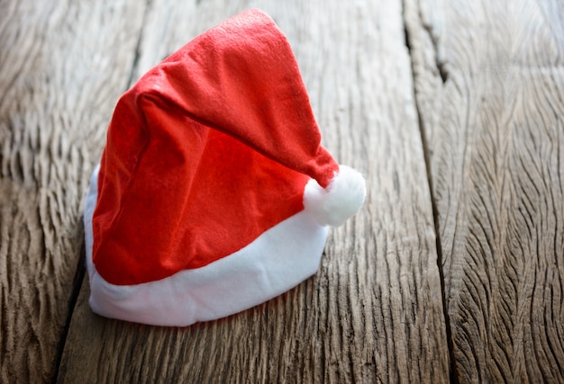 Photo santa hat on wooden