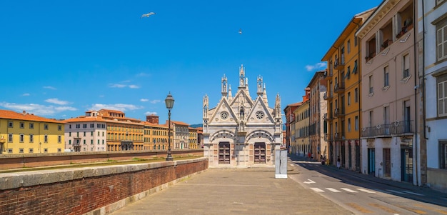 Santa Maria della Spina prachtige kerk in de buurt van de rivier de Arno in Pisa, Toscane, Italië
