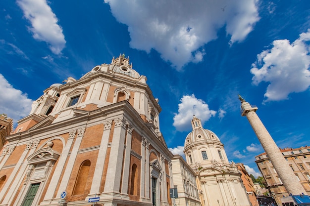 Santa Maria di Loreto-kerk en Trajan-kolom in Rome