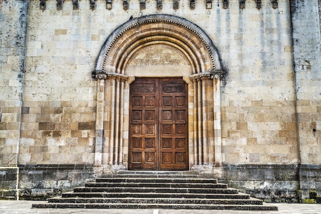 Santa Maria kathedraal voordeur in Sassari Italië