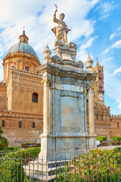 Santa Rosalia-monument voor de kathedraal van Palermo in Palermo, Sicilië, Italië