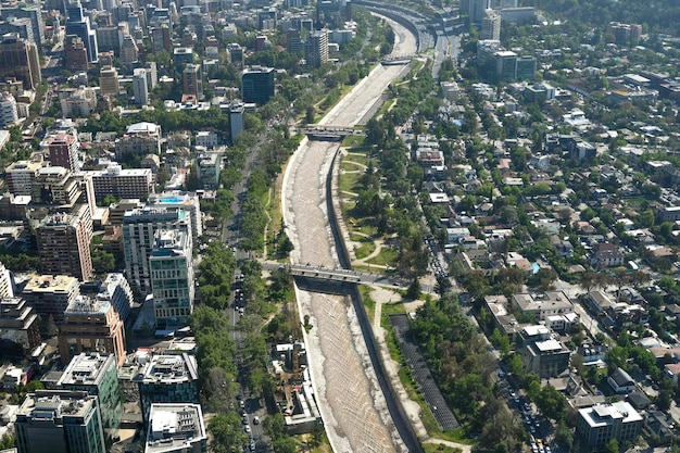 Сантьяго, Чили, 22 октября 2023 г. Вид города, показывающий архитектуру зданий и домов
