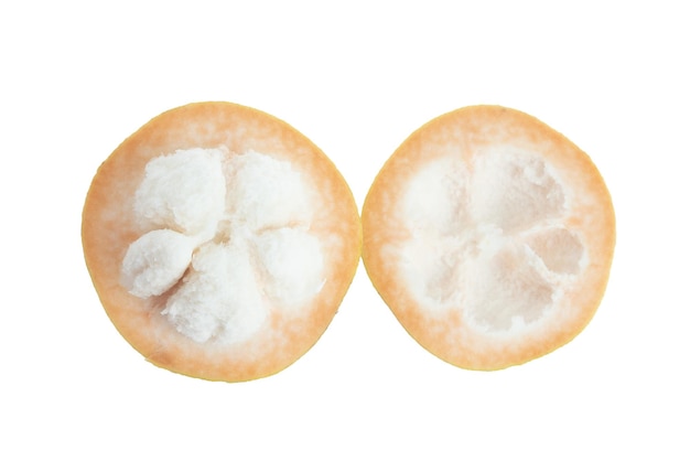 Santol fruit geïsoleerd op witte achtergrond