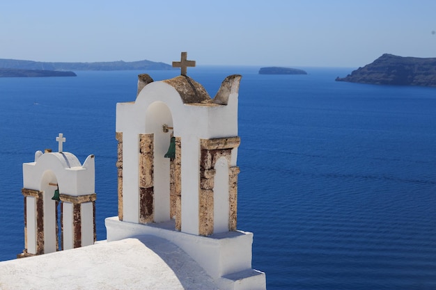 Остров Санторини в Греции Колокольня классической церкви