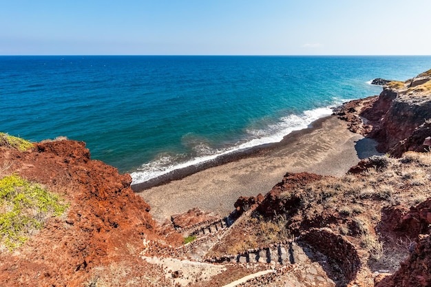 Foto santorini zeekust en strand uitzicht santorini eiland griekenland