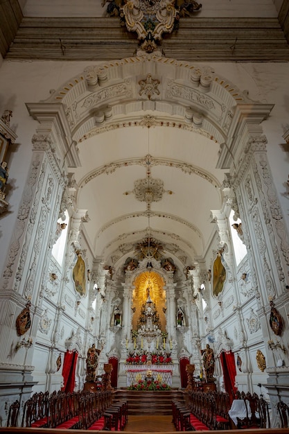 Sao Joao del Rei Minas Gerais Brazilië Straatbeeld van de kerk Nossa Senhora do Carmo binnen