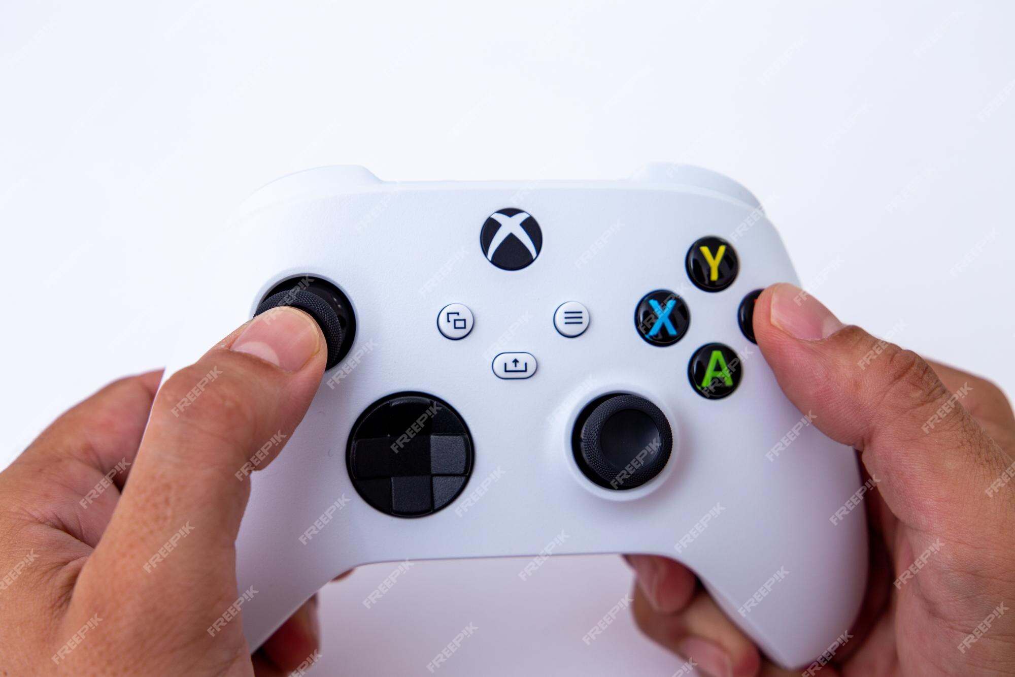 Premium Photo  Sao paulo brazil 03 2022 white controller of the new video  game console xbox series s with one hand operating the button