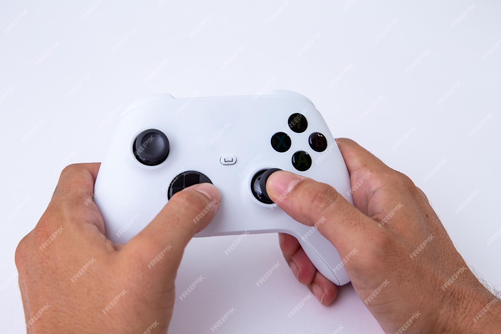 Premium Photo  Sao paulo brazil 03 2022 white controller of the new video  game console xbox series s with one hand operating the button