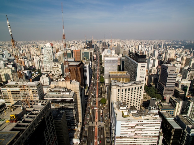 São paulo, brazilië. luchtfoto op paulista avenue, in de stad sao paulo