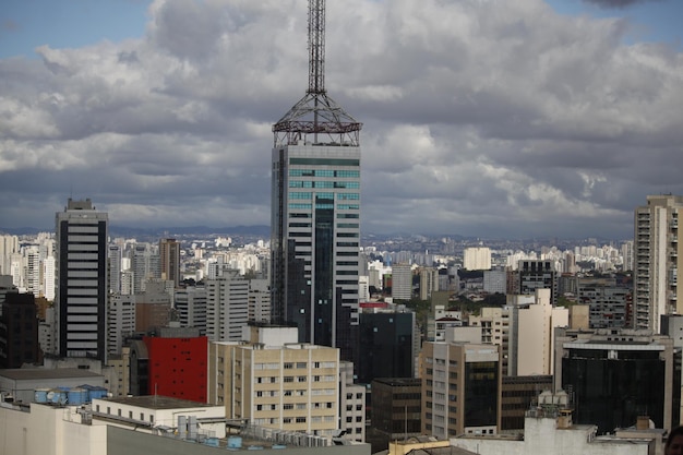 サンパウロ市パウリスタアベニューの都会の景色