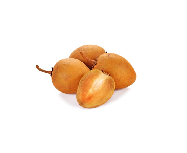 Sapodilla geïsoleerd op de witte achtergrond