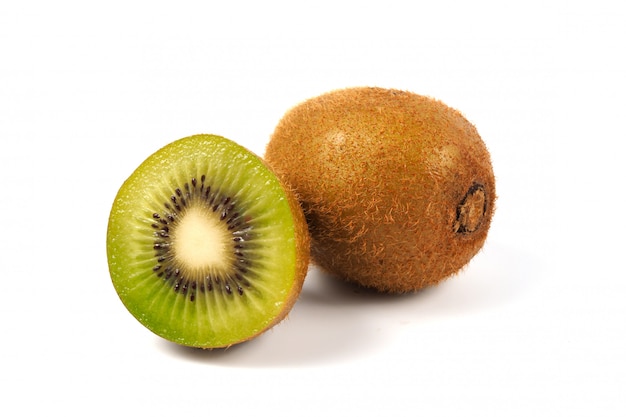 Sappig kiwifruit op wit