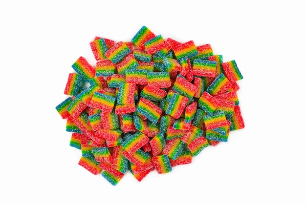 Sappige kleurrijke gelei snoep geïsoleerd op wit. gummy snoepjes.