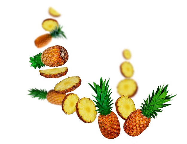 Sappige smakelijke verse ananas zweven op een witte achtergrond gezonde voeding Verse groenten en fruit