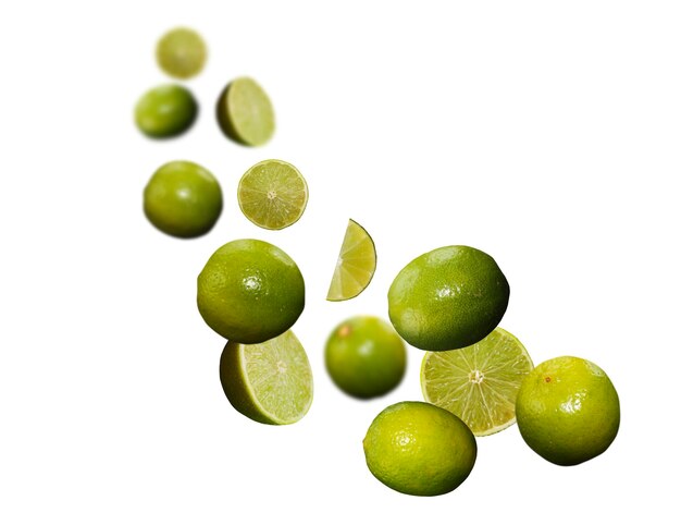 Sappige smakelijke verse limoen zweven op een witte achtergrond gezonde voeding Verse groenten en fruit