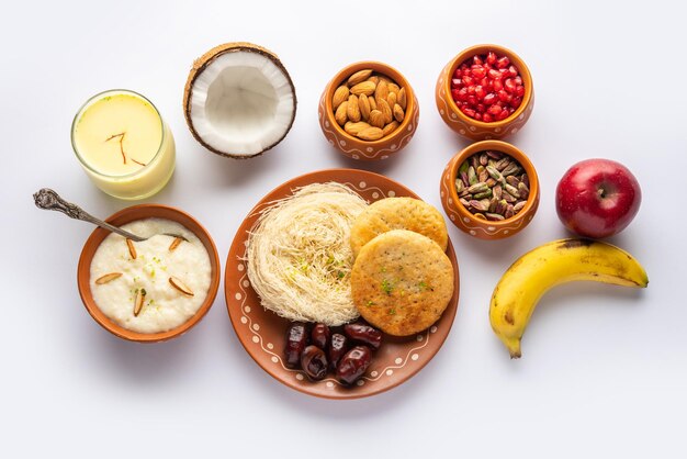 Sargi Karwa Chauth 아침 식사 메뉴는 단식을 시작하기 전에 또는 karva chauth에 upwas 인도 음식