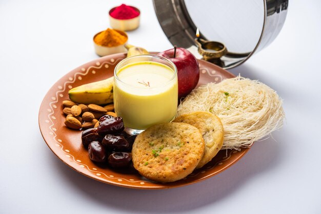 Photo sargi predawn meal for karwa chauth or karva chauth puja served with chalni or strainer and diya