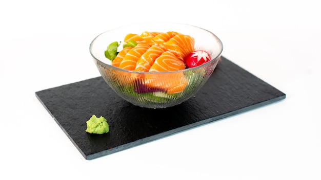 Sashimi de salmon con lechuga