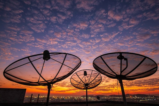 Satellietschotel sky cloud zonsondergang communicatietechnologie netwerk