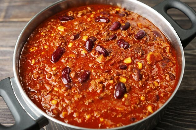 Foto casseruola con delizioso chili con carne da vicino