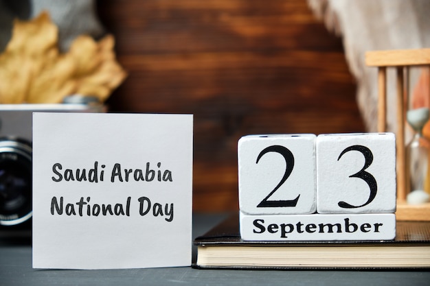 Foto giornata nazionale dell'arabia saudita con decorazioni autunnali