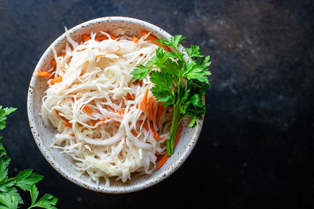 ザウアークラウトのキャベツサラダスパイスとマリネスナックをすぐに食べられます