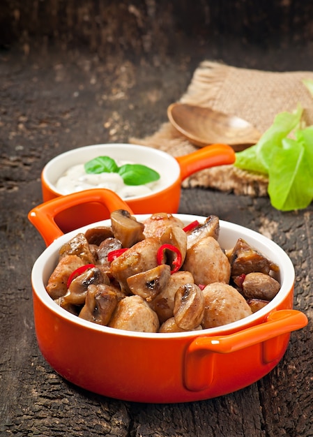 Sauteed chicken with mushrooms