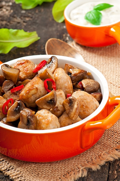 Sauteed chicken with mushrooms