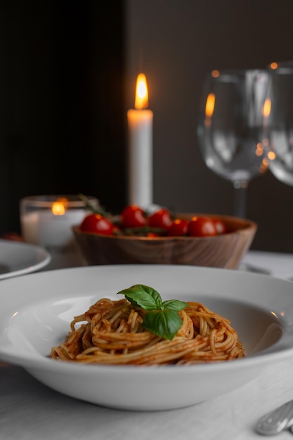 Photo savory bolognese pasta with basil prosciutto cheese and nuts a table set with herry tomatoes