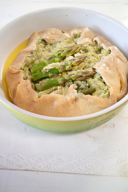 Savory pie with spelled flour and asparagus cream