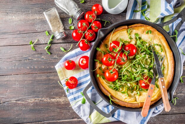 Pancake al forno olandese olandese salato del bambino