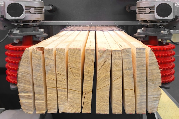 Лесопилка лесопилка по производству древесины Современная лесопильная промышленность распиловка досок из бревен