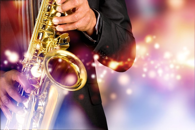 Foto saxofonist die jazzmuziek speelt