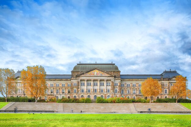 Photo saxon state ministry of finance building on the elbe river