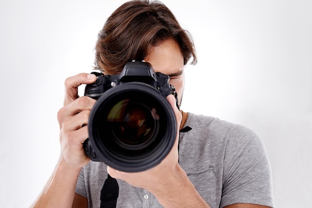 Say cheese Close-up van een fotograaf die op het punt staat je foto te maken