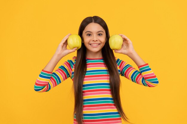 Поздоровайтесь с красивой улыбкой Счастливая детская улыбка с яблоками Здоровые зубы Стоматологическая диета