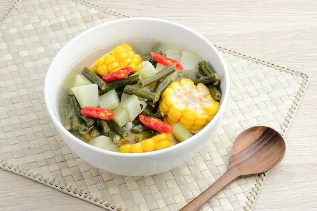 Sayur asam sayur asem of tamarindesoep is een populaire traditionele Indonesische soep Geselecteerde focus