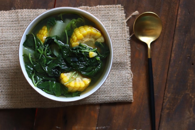 Sayur Bening Bayam Spinazie Helder Groente Indonesisch eten van spinazie spinaziesoep met maïs