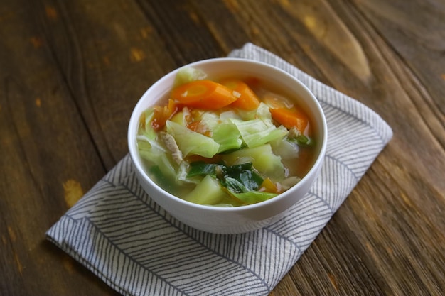 Саюр соп Суп или овощной суп - это индонезийская еда.
