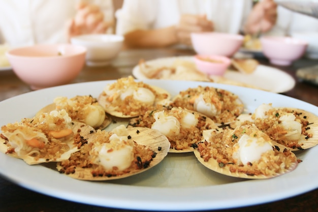 scallops butter and garlic sauce in blue plate 