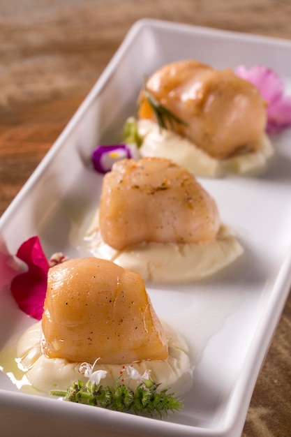 Scallops with sicilian lemon