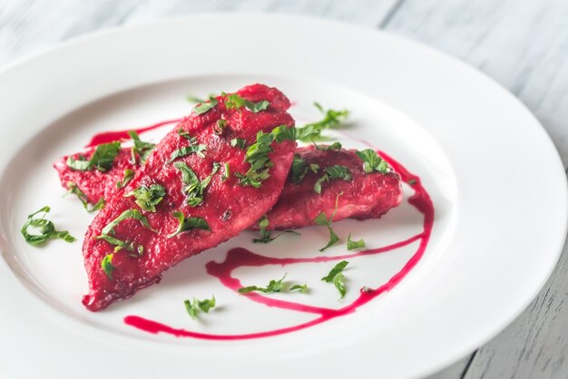 Scaloppini - chicken with beetroot sauce