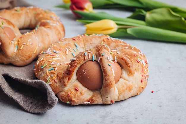 Photo scarcella, a traditional pastry for easter holidays in puglia region, italy