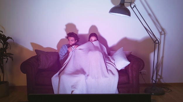 Photo scared couple having a movie night