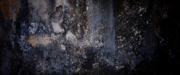背景の怖い暗いセメント。汚れや傷でいっぱいの古い壁
