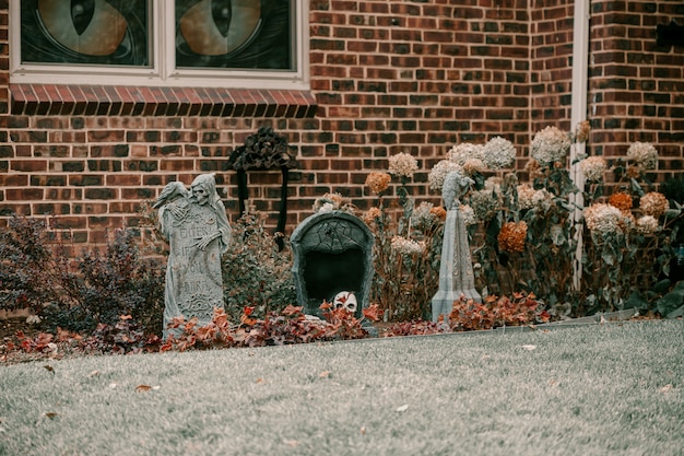 Photo scary spooky halloween house decorations