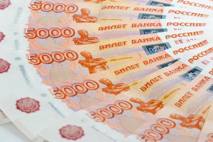 Рассеяние пятитысячных купюр России