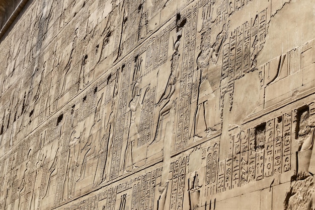 Scène uit de Edfu-tempel in Edfu, Egypte