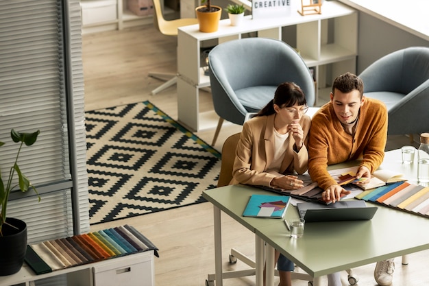 Foto sceneggiatori al lavoro