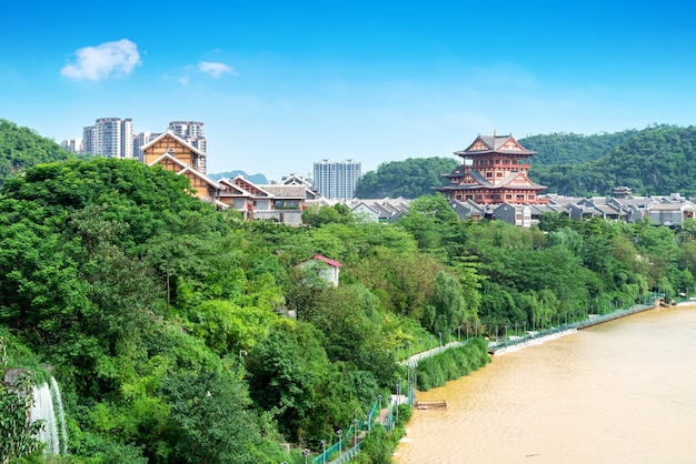 写真 中国広西チワン族自治区柳州市柳州川の風景。